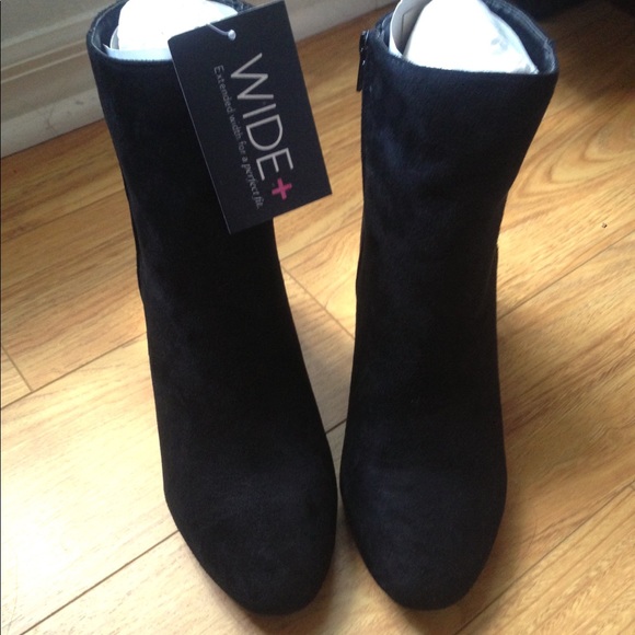 SOLD NWT Sexy Gold Metallic Heels Ankle Boots - Picture 6 of 8